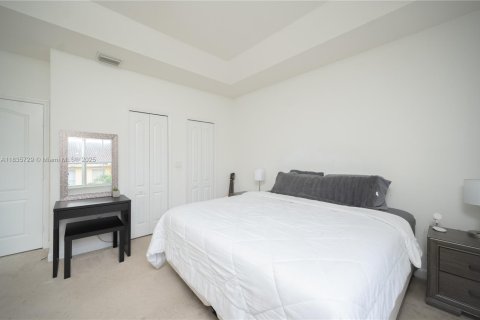 Townhouse in Miami, Florida 3 bedrooms, 164.9 sq.m. № 1818591 - photo 20