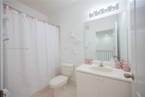 Townhouse in Miami, Florida 3 bedrooms, 164.9 sq.m. № 1818591 - photo 16