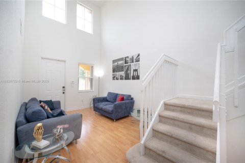 Townhouse in Miami, Florida 3 bedrooms, 164.9 sq.m. № 1818591 - photo 3