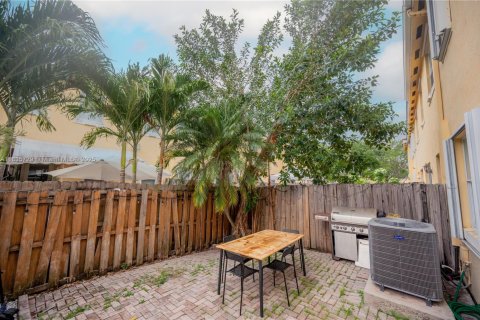 Townhouse in Miami, Florida 3 bedrooms, 164.9 sq.m. № 1818591 - photo 29