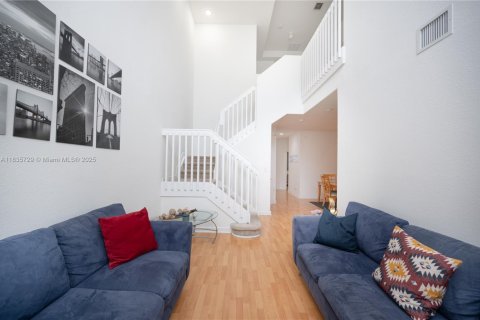 Townhouse in Miami, Florida 3 bedrooms, 164.9 sq.m. № 1818591 - photo 2