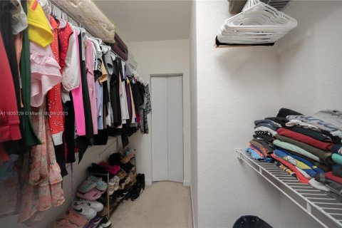 Townhouse in Miami, Florida 3 bedrooms, 164.9 sq.m. № 1818591 - photo 24