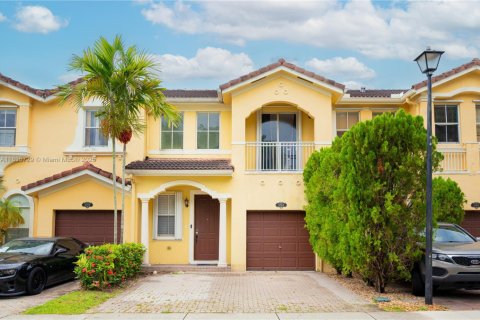 Townhouse in Miami, Florida 3 bedrooms, 164.9 sq.m. № 1818591 - photo 1