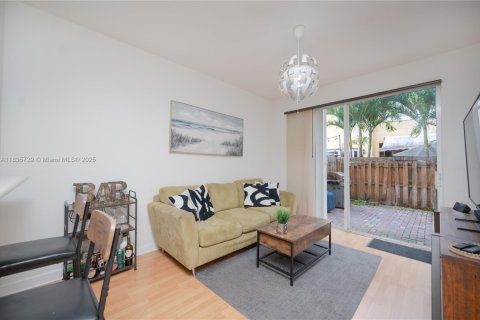 Townhouse in Miami, Florida 3 bedrooms, 164.9 sq.m. № 1818591 - photo 8