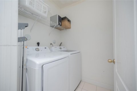 Townhouse in Miami, Florida 3 bedrooms, 164.9 sq.m. № 1818591 - photo 17
