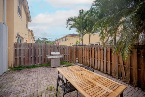Townhouse in Miami, Florida 3 bedrooms, 164.9 sq.m. № 1818591 - photo 28