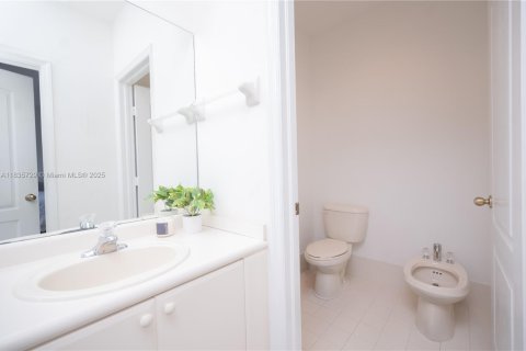 Townhouse in Miami, Florida 3 bedrooms, 164.9 sq.m. № 1818591 - photo 22