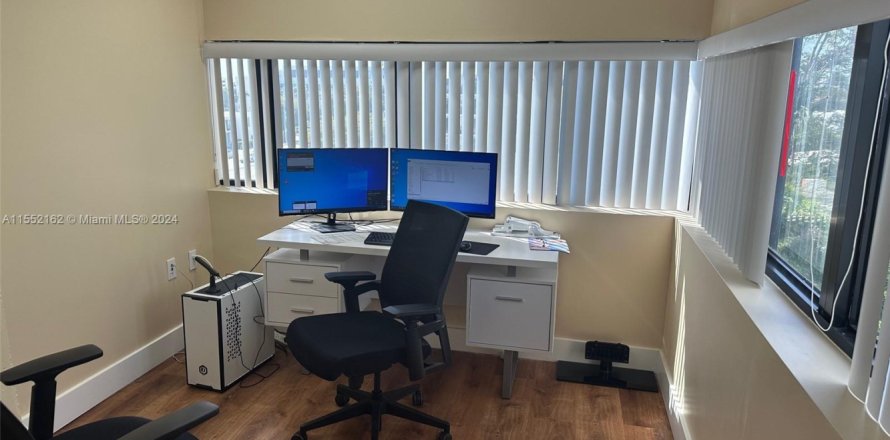 Propiedad comercial en Miami, Florida № 1072694