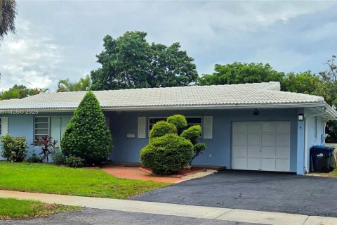 House in Miami Lakes, Florida 3 bedrooms, 138.52 sq.m. № 1931049 - photo 2