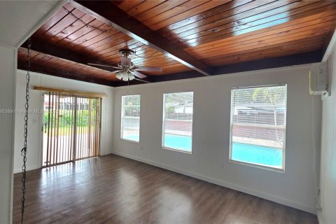 House in Miami Lakes, Florida 3 bedrooms, 138.52 sq.m. № 1931049 - photo 13