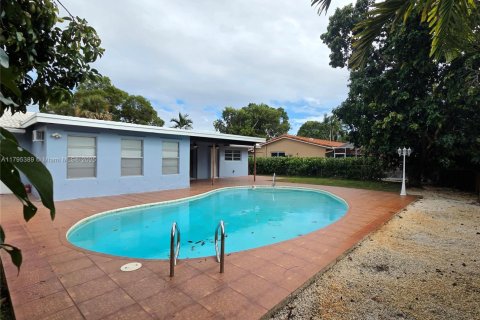 House in Miami Lakes, Florida 3 bedrooms, 138.52 sq.m. № 1931049 - photo 6