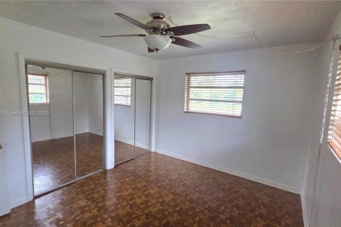 House in Miami Lakes, Florida 3 bedrooms, 138.52 sq.m. № 1931049 - photo 18