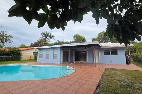 House in Miami Lakes, Florida 3 bedrooms, 138.52 sq.m. № 1931049 - photo 5