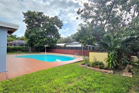 House in Miami Lakes, Florida 3 bedrooms, 138.52 sq.m. № 1931049 - photo 7