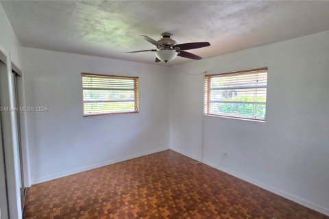 House in Miami Lakes, Florida 3 bedrooms, 138.52 sq.m. № 1931049 - photo 17