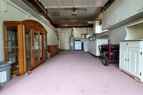 House in Miami Lakes, Florida 3 bedrooms, 138.52 sq.m. № 1931049 - photo 23