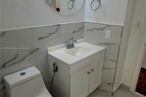 House in Miami Lakes, Florida 3 bedrooms, 138.52 sq.m. № 1931049 - photo 21