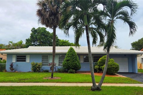 House in Miami Lakes, Florida 3 bedrooms, 138.52 sq.m. № 1931049 - photo 1