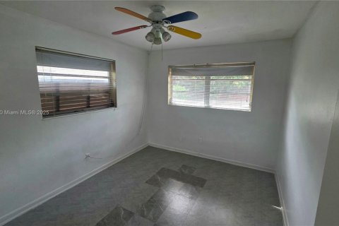 House in Miami Lakes, Florida 3 bedrooms, 138.52 sq.m. № 1931049 - photo 19