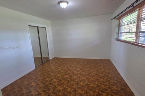 House in Miami Lakes, Florida 3 bedrooms, 138.52 sq.m. № 1931049 - photo 15