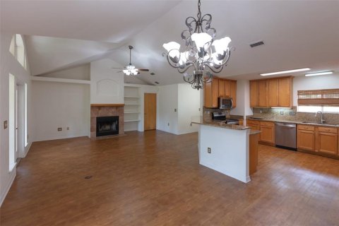House in Gainesville, Florida 4 bedrooms, 169.27 sq.m. № 1881059 - photo 6
