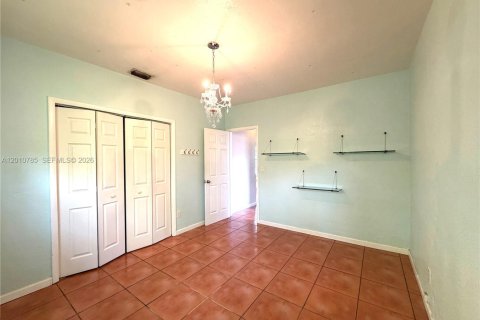 Снять в аренду виллу или дом в Майами, Флорида 3 спальни, 125.88м2, № 2075029 - фото 18