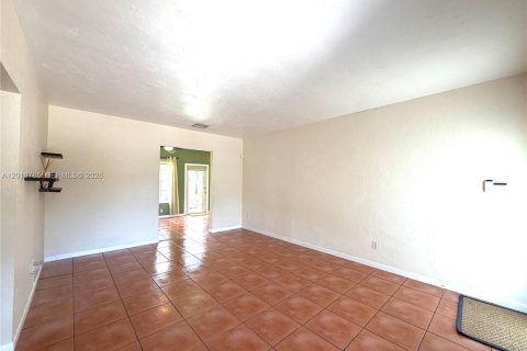 Снять в аренду виллу или дом в Майами, Флорида 3 спальни, 125.88м2, № 2075029 - фото 5