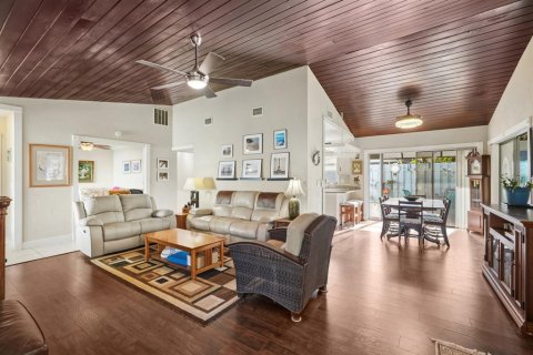 House in Daytona Beach, Florida 3 bedrooms, 155.33 sq.m. № 2155859 - photo 9