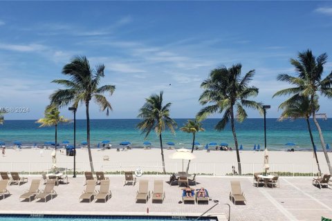 Condominio en venta en Hollywood, Florida, 2 dormitorios, 130.06 m2 № 1811531 - foto 13