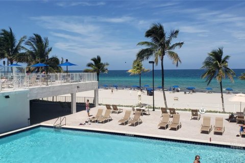 Condominio en venta en Hollywood, Florida, 2 dormitorios, 130.06 m2 № 1811531 - foto 14