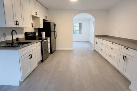 House in Tamarac, Florida 2 bedrooms, 94.48 sq.m. № 1857479 - photo 7