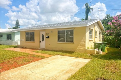 House in Tamarac, Florida 2 bedrooms, 94.48 sq.m. № 1857479 - photo 2