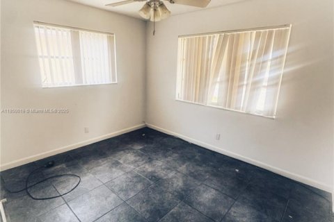 House in Tamarac, Florida 2 bedrooms, 94.48 sq.m. № 1857479 - photo 8