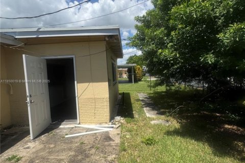 House in Tamarac, Florida 2 bedrooms, 94.48 sq.m. № 1857479 - photo 19