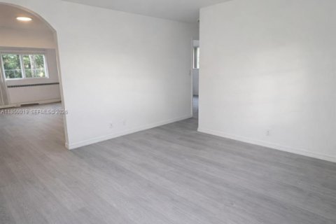 House in Tamarac, Florida 2 bedrooms, 94.48 sq.m. № 1857479 - photo 17