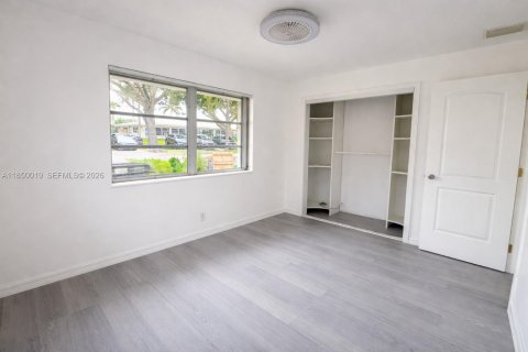 House in Tamarac, Florida 2 bedrooms, 94.48 sq.m. № 1857479 - photo 12