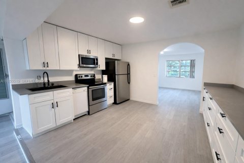 House in Tamarac, Florida 2 bedrooms, 94.48 sq.m. № 1857479 - photo 11