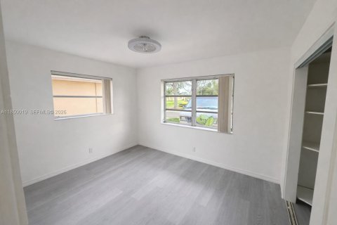 House in Tamarac, Florida 2 bedrooms, 94.48 sq.m. № 1857479 - photo 13