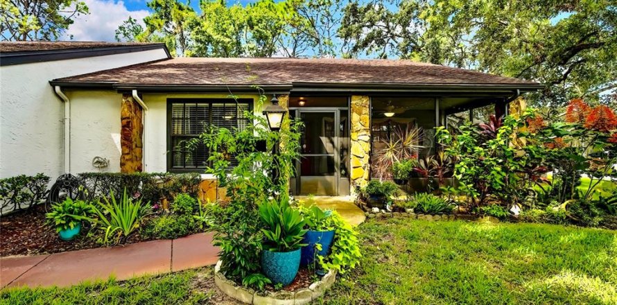 House in Spring Hill, Florida 2 bedrooms, 111.2 sq.m. № 1876211