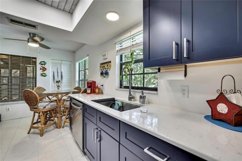 House in Spring Hill, Florida 2 bedrooms, 111.2 sq.m. № 1876211 - photo 2