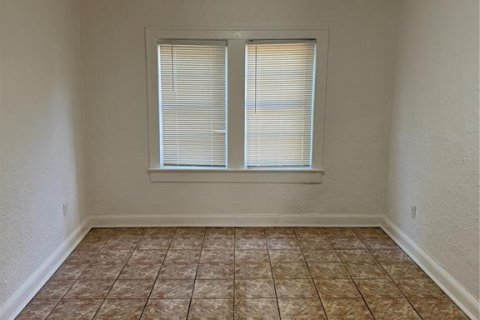 House in Tampa, Florida 3 bedrooms, 99.59 sq.m. № 2394347 - photo 6