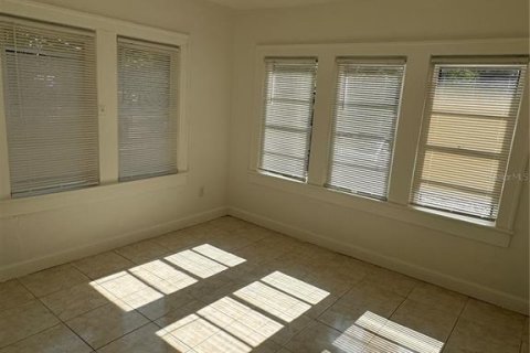 House in Tampa, Florida 3 bedrooms, 99.59 sq.m. № 2394347 - photo 15