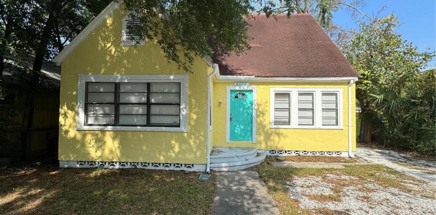 House in Tampa, Florida 3 bedrooms, 99.59 sq.m. № 2394347