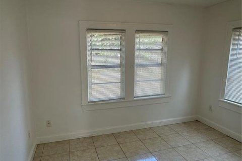 House in Tampa, Florida 3 bedrooms, 99.59 sq.m. № 2394347 - photo 12