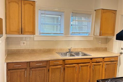 House in Tampa, Florida 3 bedrooms, 99.59 sq.m. № 2394347 - photo 7