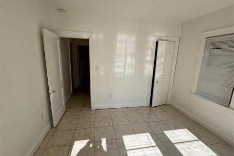 House in Tampa, Florida 3 bedrooms, 99.59 sq.m. № 2394347 - photo 17