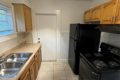 House in Tampa, Florida 3 bedrooms, 99.59 sq.m. № 2394347 - photo 10