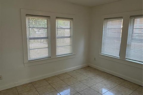 House in Tampa, Florida 3 bedrooms, 99.59 sq.m. № 2394347 - photo 11