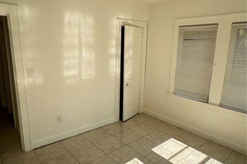 House in Tampa, Florida 3 bedrooms, 99.59 sq.m. № 2394347 - photo 16