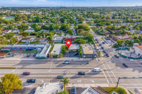 Propiedad comercial en venta en Miramar, Florida, 340.95 m2 № 1993392 - foto 12